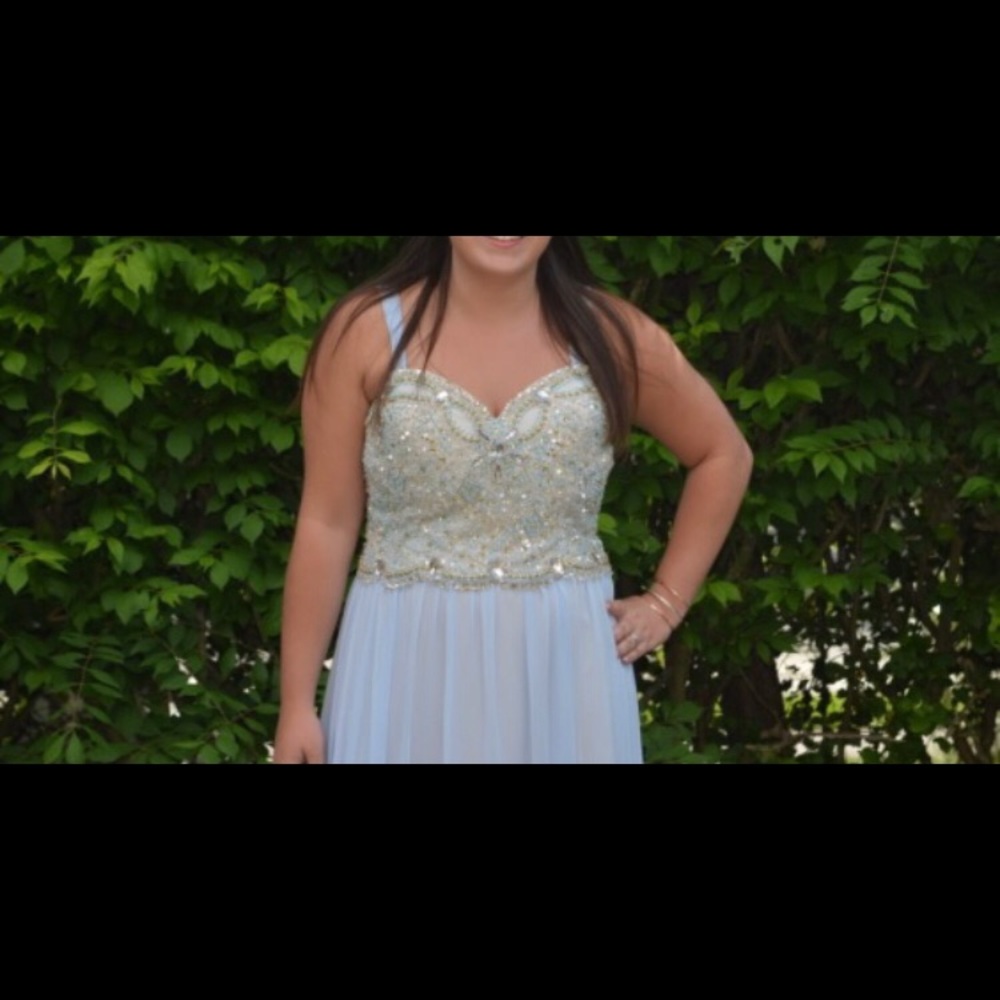 Gorgeous gown. Completely beaded on top